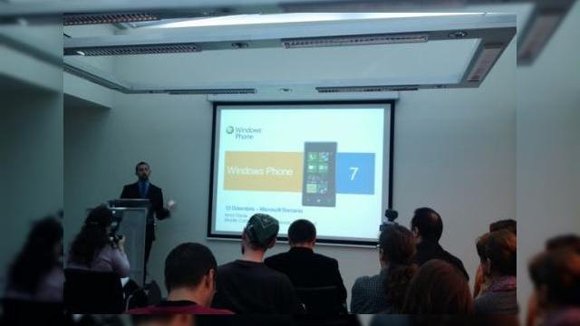 <b>Windows Phone 7 a debutat si in Romania - detalii de la conferinta; Lista completa de telefoane WP7 AICI!</b>Dupa evenimentele de ieri de la New York si lansarile din toata lumea, Windows Phone 7 a ajuns astazi si in Romania, unde a fost prezentat oficial in cadrul unei conferinte de presa. Urmarind hashtag-ul #wp7 si #wp_7ro am aflat via Twitter detalii despre...