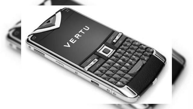 <b>Vertu Constellation Quest - eleganta intalneste smartphone-ul</b>Vertu tocmai a anuntat o premiera, lansarea unui smartphone QWERTY cu Symbian la bord, cunoscut drept Constellation Quest. Debutul terminalului a fost sarbatorit cu o petrecere organizata la Londra, la care au fost prezente celebritati precum Seal, Kevin...