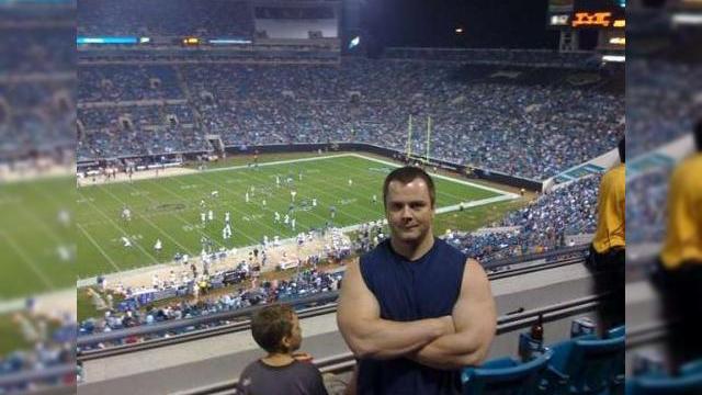 <b>MuscleNerd - asa arata creierul iPhone Dev Team (hacker iPhone)</b>Daca numele MuscleNerd va suna familiar, aflati ca acesta este hackerul care da tonul actiunilor grupului iPhone Dev Team. Recent am aflat multumita lui @aiurea si cum arata acest misterios expert in ale deblocarii de iPhone-uri, el fiind surprins in...