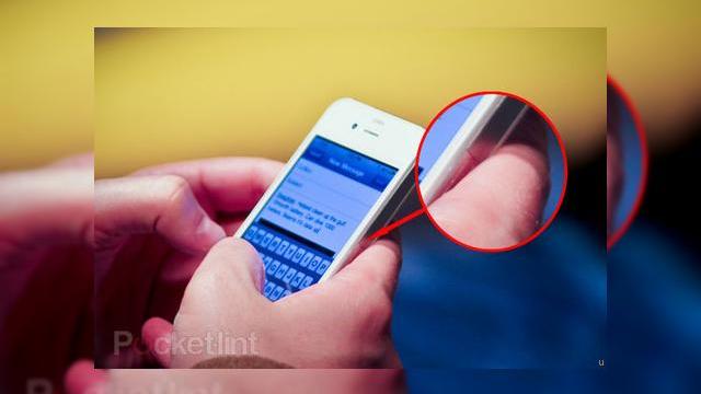 <b>iPhone 4 isi rezolva problemele cu antena, cel putin in varianta alba...</b>Daca va mai amintiti, cu cateva zile in urma descoperisem un iPhone 4 de culoare alba, la New York si se pare ca acest handset ar reprezenta ceva mai mult decat o arata aparentele. Terminalul ar putea include, dupa cum puteti vedea in imaginea de mai jos...