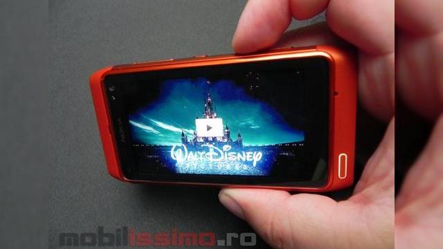 <b>Nokia N8 proaspat scos din cutie, acum pe masa de teste Mobilissimo (Video)</b>A ajuns in sfarsit in posesia noastra cel mai celebru model Nokia din ultimele luni, cameraphone-ul N8, cu al sau senzor de 12 megapixeli si design impresionant. Ceea ce vedeti mai jos este experienta de unboxing a handsetului si probabil ca sunteti la...