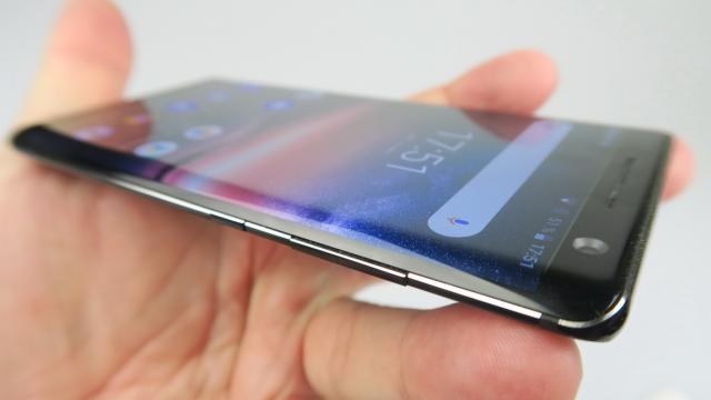 <b>Nokia 8 Sirocco: Multimedia cu acustică de podium şi bas excelent</b>Nokia 8 mai tronează şi acum la vârful testelor noastre de difuzoare şi ne aşteptăm ca şi Nokia 8 Sirocco să livreze ceva similar. Fix asta se întâmplă, după cum aflaţi din rândurile următoare.