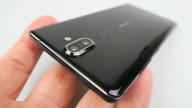 <b>Nokia 8 Sirocco: Cameră cu upgrade de la Nokia 8, încă e de lucru</b>Nokia 8 a fost unul dintre cele mai puţin impresionante flagship-uri din ultimul an, când vine vorba de cameră cel puţin. Singurul lucru care o să îmi rămână în memorie de la acel telefon e faptul că are filmare 4K pentru camera frontală. Trecem la Nokia