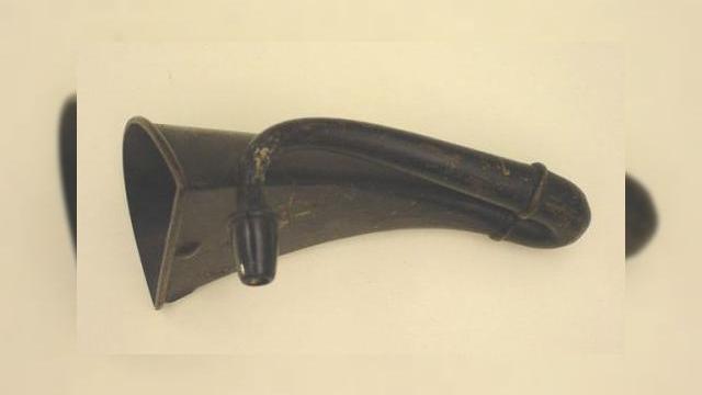 <b>"Telefonul mobil" (Charlie Chaplin) din 1928 nu a calatorit in timp, ci era un aparat auditiv</b>Povestea care a provocat furori pe tot Internetul, cea care prezinta o persoana vorbind la un telefon mobil intr-un film al lui Charlie Chaplin din anii &#39;20 ar putea avea in sfarsit o rezolvare. Aparent, nu este vorba de calatorie in timp... Live...