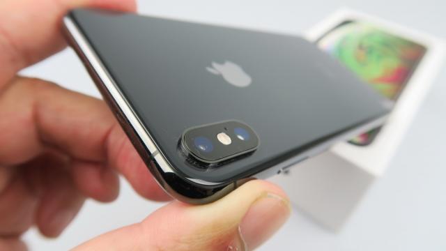 Apple iPhone XS Max: Design elegant, masiv, dar nu exagerat