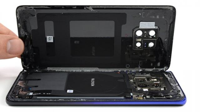 <b>Nota 4 pentru Huawei Mate 20 Pro de la iFixit; Iată de ce e greu de reparat</b>Iată că în această săptămână și Huawei Mate 20 Pro ajunge pe masa celor de la iFixit, echipă de experți care ne prezintă analize detaliate ale asamblării interne a telefoanelor. Descoperim pe această cale faptul că flagship-ul proaspăt Huawei