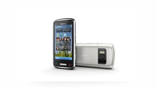 <b>Nokia C6-01 disponibil pe piata, familia Symbian^3 se mareste</b>Inca un terminal Symbian^3 a fost astazi lansat pe piata, modelul Nokia C6-01 fiind cel mai compact astfel de handset si sosind cu un pret atractiv. Noul telefon va costa 260 de euro, fara taxe si reduceri, iar cel mai atractiv aspect al sau este probabil...