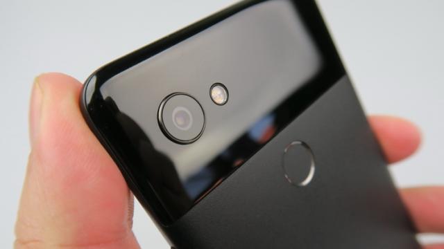 <b>Mini Turul Magazinelor #46: Google Pixel 2 XL la preţ record, televizor 4K atractiv, căşti de gaming ASUS ROG Strix</b>Începem săptămâna și cu un tur al magazinelor, o ediție mini ce-i drept care totuși incluse o serie de produse foarte interesante la nivel de preț. Pe listă se află și smartphone-ul Google Pixel 2 XL care în aceste zile ajunge să coste