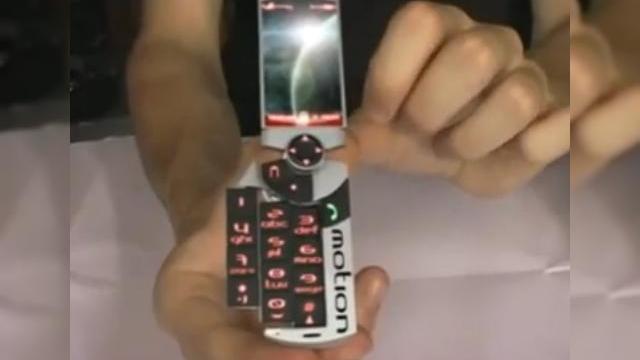 <b>Telefonul Tronatic Motion se transformă sub privirile noastre (Video)</b>Oricât de incredibil ar părea handsetul din clipul mai jos, suntem convinși că el este realizabil, dar din păcate avem de-a face doar cu un concept al acestui telefon care își schimbă forma. Probabil o rudă a telefonului Transformers, acest model...