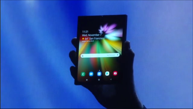 <b>Telefonul pliabil Samsung ar urma să coste chiar peste 2500 de dolari</b>Dacă mi se părea mare suma când am auzit că telefonul pliabil Samsung ar urma să coste peste 2500 de dolari, ei bine se pare că preţul ar fi mult mai mare. Surse apropiate de firmă, insideri vehiculează acum o cotă a preţului între 1925 şi 2565 dolari.