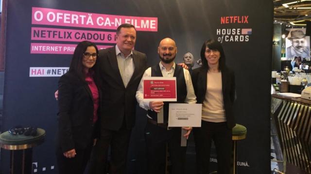 <b>Telekom România îţi oferă 6 luni de Netflix cadou şi anunţă oferta simplificată 5-5-5 euro pentru fiecare serviciu</b>Chiar la început de săptămână operatorul Telekom România a anunțat lansarea unei oferte actualizate, oferind și 6 luni de Netlfix cadou abonaților. Aflați din rândurile de mai jos ce implică exact noua ofertă și descoperiți detalii despre
