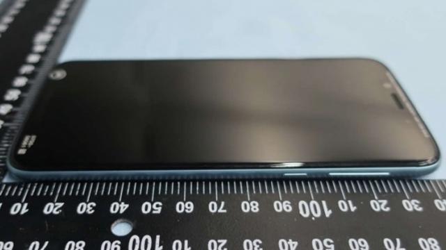 <b>Moto G7 Play este certificat de FCC! Avem fotografii și câteva dintre dotări</b>După numeroase leak-uri asociate lui Moto G7 și de curând și variantei Moto G7 Plus, iată că astăzi își face apariția în scenă și modelul G7 Play. Acesta tocmai ce a fost certificat de către FCC și avem pe această cale la dispoziție o serie 