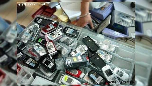 <b>Made În China devine "distrus În China", datorită autorităților vamale</b>Dacă am auzit până acum deseori de "made in China", cum rămâne cu "distrus în China" cum s-a întâmplat zilele trecute cu 10.000 de chinezării ce includeau telefoane și ceasuri strânse de vameși din 2009? Acestea au fost distruse la ordinele...
