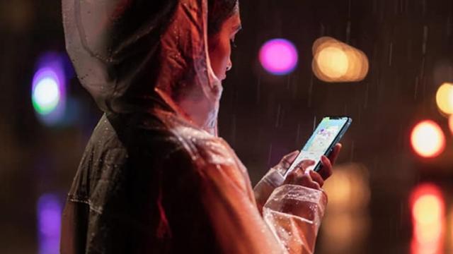 <b>"iPhone-urile au urgent nevoie de un facelift... sau de ieftinire" declară un analist</b>Potrivit unui analist de pe piață, Apple trebuie să facă schimbări majore pentru terminalele iPhone, fiind nevoie clar de un facelift pentru un design care să atragă publicul sau pentru o ieftinire. Reducerea prețurilor nu este ceva ce Apple 