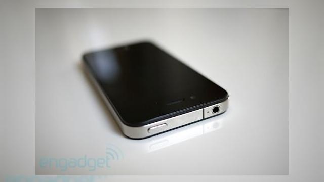 <b>Display-uri pentru iPhone produse de Toshiba? În curând da!</b>Reuters ne informează că Toshiba va cheltui în jur de 1.19 miliarde de dolari pentru a construi o nouă fabrică menită să producă panouri LCD de mici dimensiuni, ce vor fi folosite pe terminalele mobile Apple iPhone. Vestea a fost confirmată de...