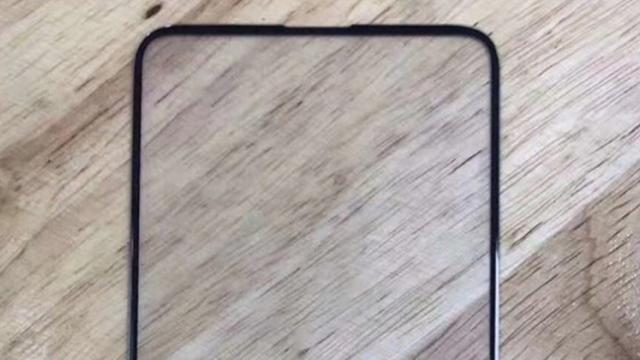 <b>Samsung Galaxy S10 Lite își dezvăluie protecția ecranului; Apare iar cu panou plat Infinity-O</b>După câteva huse asociate modelelor Samsung Galaxy S10, S10 Lite și S10+ iată că apar și protecții de ecran, de această dată fiind vorba despre accesorii pentru varianta Lite. Avem aici parte de o folie plată care confirmă această abordare