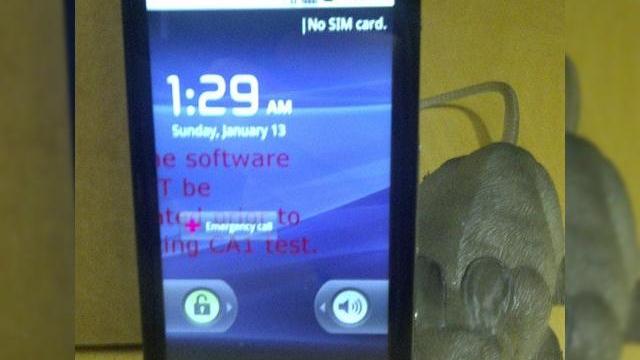 <b>Nu e PSP Phone, nu e XPERIA X12; ghici ghicitoare ce-i?!</b>Misteriosul telefon din imaginea de mai jos este un Sony Ericsson, asta e sigur, dar nu e vorba despre mult-așteptatul PSP Phone sau despre un XPERIA. Acest handset nu este nici modelul Anzu/X12, iar misterul nu pare fi gata de elucidare, cel puțin nu...