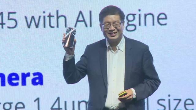 <b>Schimbări mari la ASUS: preşedintele/CEO Jerry Shen va părăsi compania</b>Asustek Computer a anunţat astăzi o schimbare importantă în conducerea sa: CEO-ul şi preşedintele Jerry Shen va renunţa la post la finalul acestei luni. Se produce o reorientarea a companiei, care va dori să îşi focalizeze eforturile