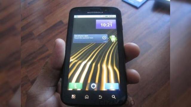 <b>Motorola Își anunță smartphone-ul dual core Olympus la CES 2011</b>Vești despre Motorola Olympus, primul smartphone dual core al producătorului american au tot apărut în ultimele 2 luni, dar nici vorbă de specificații sau o dată de lansare. Ei bine, iată că am aflat că operatorul AT&T și Motorola...
