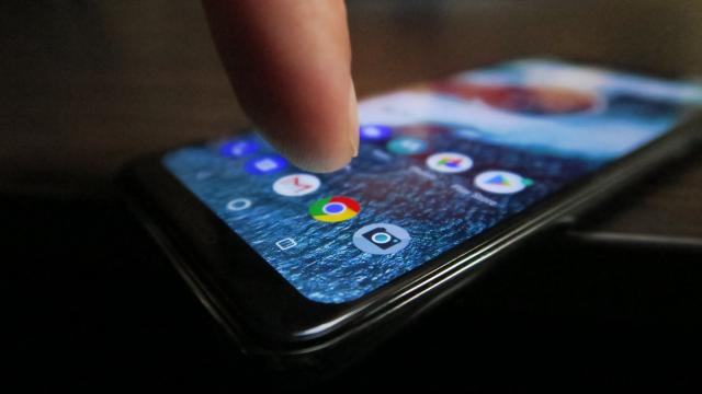 <b>Motorola One: Multimedia cu acustică Dolby "gălăgioasă"</b>Telefoanele Motorola sunt destul de sus în ierarhia noastră de terminale testate cu decibelmetru. Şi modele ca Moto E4 au făcut o impresie bună, iar acum avem ocazia să vedem ce poate Motorola One. Are acustica Dolby şi un singur difuzor jos.