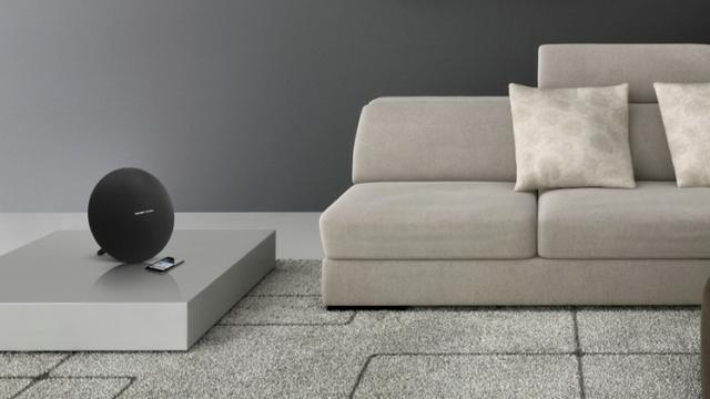 <b>Boxa portabilă Harman Kardon Onyx Studio 4 primește un discount considerabil! Ofertă valabilă doar azi</b>Promoțiile continuă la QuickMobile.ro și astăzi avem un produs pentru iubitorii de muzică la super reducere și anume boxa portabilă Harman Kardon Onyx Studio 4 ce se remarcă prin calitatea audio oferită. Oferta este valabilă doar 