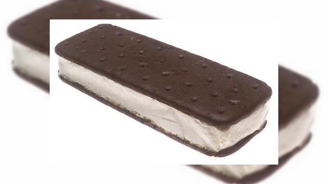 <b>Android 2.4 Ice Cream este de fapt... Ice Cream Sandwich!?</b>Deși ne așteptam ca după Honeycomb să urmeze în mod logic Ice Cream, ca versiune Android cu nume de cod desert, iată că bossul secțiunii Android de la Google, Andy Rubin are alte planuri. Ei bine, urmașul lui Gingerbread se va numi Ice Cream...