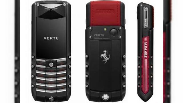 <b>Telefonul Ferrari vine de la Vertu, prin modelul Ascent Ferrari GT</b>Dacă vă lipsește un obiect de lux din colecția personală, atunci un telefon Ferrari ar fi o completare ideală. Aici intră în scenă Vertu Ascent Ferrari GT, telefon ideal pentru VIP-uri, fotbaliști și miliardari plictisiți de supermasini și...