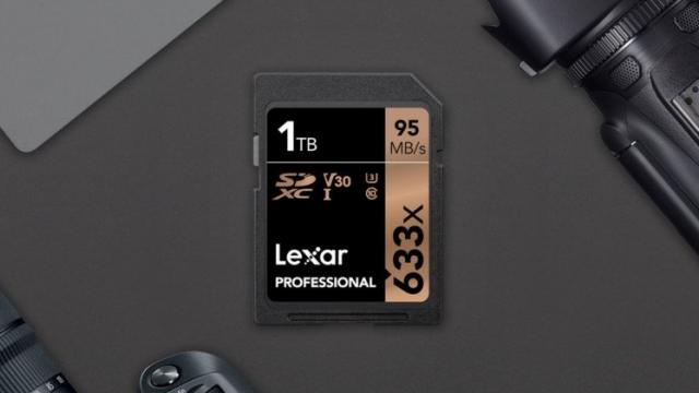 <b>Primul card SDXC de 1TB pentru aparate foto vine din partea Lexar și costă pe măsură</b>În aceste zile descoperim și produse deosebite precum este cazul cardului de memorie SDXC de 1TB proaspăt dezvăluit de către Lexar, fiind chiar primul din lume cu o asemenea capacitate de stocare. Cardul poartă numele de Lexar Professional 