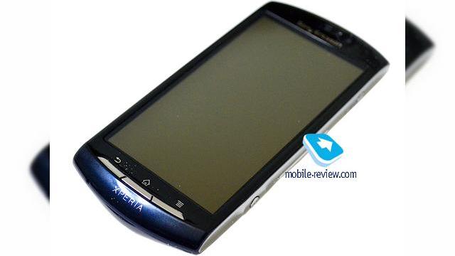 <b>Încă un telefon Android 2.3, de data aceasta Într-o recenzie (Mobile-Review.com) În premieră : Sony Ericsson Vivaz 2</b>Cunoscut și drept Sony Ericsson MT15i, telefonul Vivaz 2 a fost recent analizat în detaliu de către incorigibilul Eldar Murtazin, bloggerul star de la Mobile Review. Avem de-a face cu un handset Android 2.3, unul dintre puținele (dacă nu chiar...