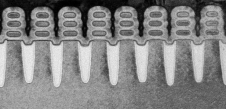 <b>Vin procesoarele de 3 nm! Samsung începe producţia în masă în 2021, cu tehnologie GAAFET</b>În acest moment cele mai puternice procesoare de pe telefoanele mobile sunt cele de 7 nm, dar foarte multe handset-uri încă debutează cu cipset-uri de 10 nm. Samsung se pregăteşte deja de etapa următoare de evoluţie a arhitecturii CPU şi azi aflăm că..