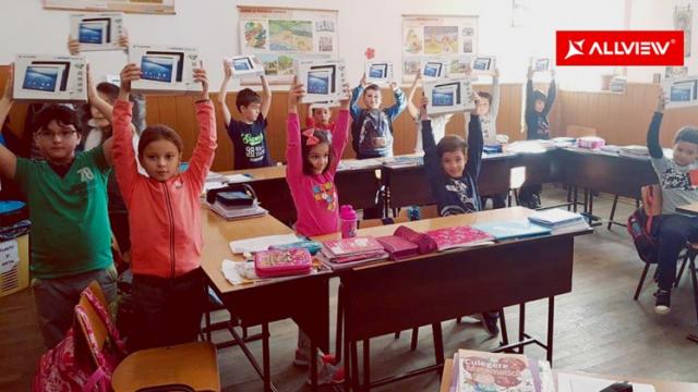 <b>Allview susţine un program educaţional de smart learning pentru elevii din România; Pune la bătaie tablete pentru şcolari</b>Allview a anunţat un program educaţional pentru elevii din România, în cadrul unei iniţiative de smart learning. Aceasta a fost inaugurată la Şcoala "Nae A Ghica" din Rucăr, unde elevii clasei a II-a folosesc o tabletă Allview cu softuri 