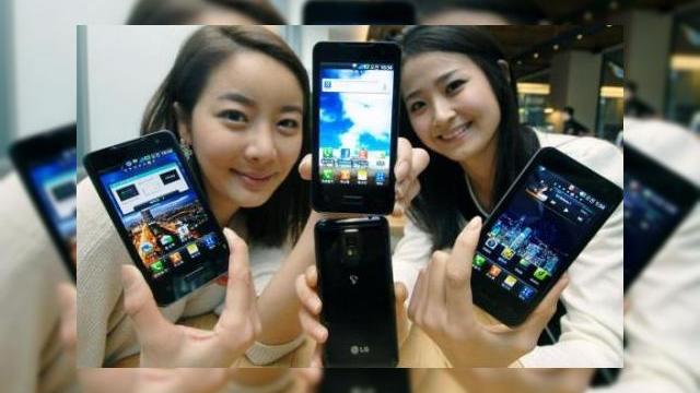 <b>Primul telefon dual-core acum În Europa: LG Optimus 2X, disponibil prin pre-comandă</b>Iată că Europa ajunge la un nou nivel tehnologic prin disponibilitatea prin pre-comandă a lui LG Optimus 2X. Handsetul dual-core poate fi acum achiziționat pe "Bătrânul Continent" și principalul său atuu este procesorul dual-core Tegra 2. Prețul...