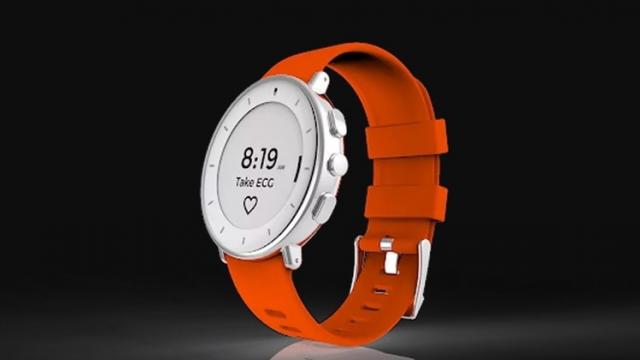 <b>Google se apropie la rândul său de ceasuri cu EKG; Compania mamă Alphabet a primit aprobările FDA pentru teste</b>Alphabet, compania mamă Google are foarte multe proiecte în derulare şi a cochetat de-a lungul timpului cu roboţii, maşinile zburătoare şi chiar cu produsele şi serviciile legate de sănătate. Mai nou a primit aprobarea FDA pentru 