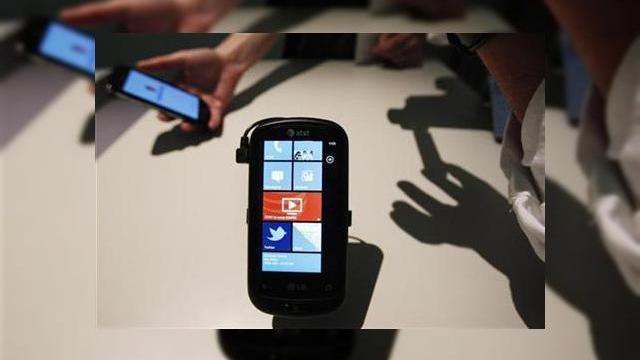 <b>2 milioane de unități Windows Phone 7 vândute... sub formă de licențe Microsoft</b>Am fi fost surprinși plăcut să aflăm că Microsoft a vândut 2 milioane de telefoane Windows Phone, dar acest număr se referă doar la licențele vândute de gigantul din Redmond producătorilor de telefoane. Rămâne de văzut câte unități au...