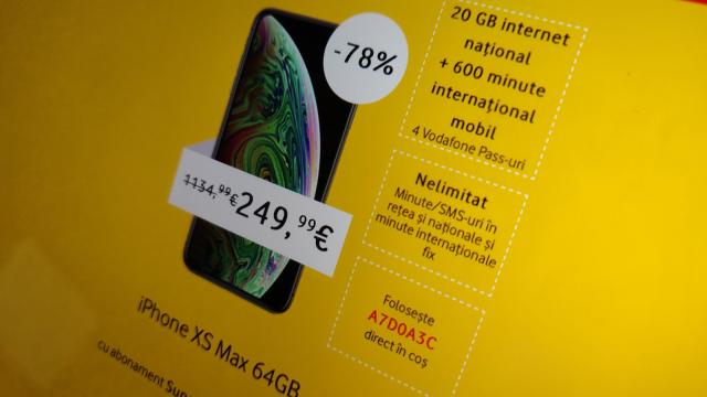 <b>Pleiada de reduceri fantastice și imposibil de atins de pe Vodafone continuă cu o nouă rundă; iPhone XS Max e cel care doboară site-ul astăzi</b>Cred că nu mă înșel dacă spun că de 4 - 5 zile magazinul online al celor de la Vodafone e cel care ține capul de afiș în bârfele tech din online, iscând comentarii pătimașe, haioase, nervoase și chiar ridicole în unele cazuri. Ce e sigur, e că Vodafone..