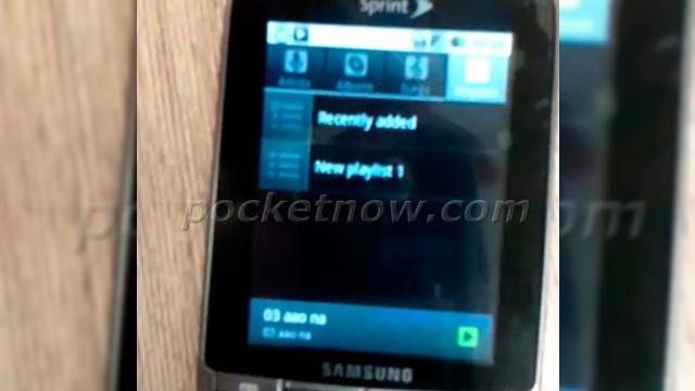 <b>Samsung pregătește un telefon cu tastatură QWERTY portrait glisantă, un nou BlackJack?</b>Dacă va mai amintiți de designul telefoanelor Samsung BlackJack, ei bine iată că acestea sunt gata de revină în acțiune, prin intermediul unui nou model. Este vorba de un slider cu tastatură portrait QWERTY și dotat cu Android în locul lui...