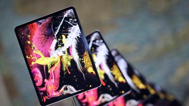 <b>iPad Mini 5 ar putea sosi cu suport pentru Apple Pencil; Fără scanner de amprente sau Face ID totuși</b>Din când în când mai primim și detalii vagi despre noul iPad Mini 5, dispozitiv pe care Apple l-ar putea lansa în cadrul unui eveniment special așteptat să aibă loc în martie. Americanii au mai avut asemenea conferințe organizate