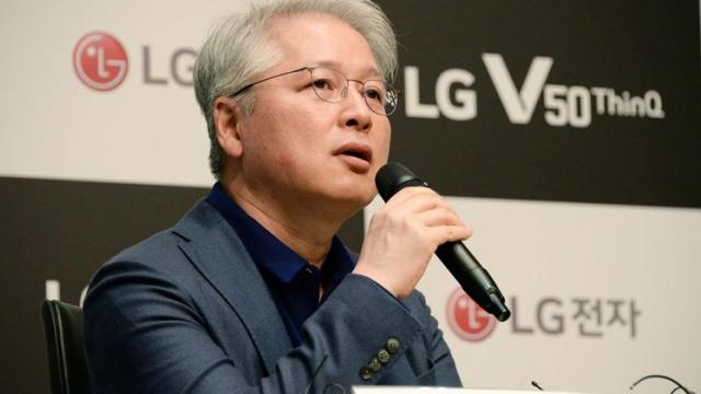 <b>LG confirmă lansarea simultană a smartphone-urilor V50 ThinQ (5G) și G8 ThinQ în cadrul MWC 2019</b>La câteva momente distanță de la aflarea veștii că pentru moment sud-coreenii de la LG Electronics nu au în plan lansarea comercială a unui smartphone pliabil, iată că mai sosește o informație interesantă