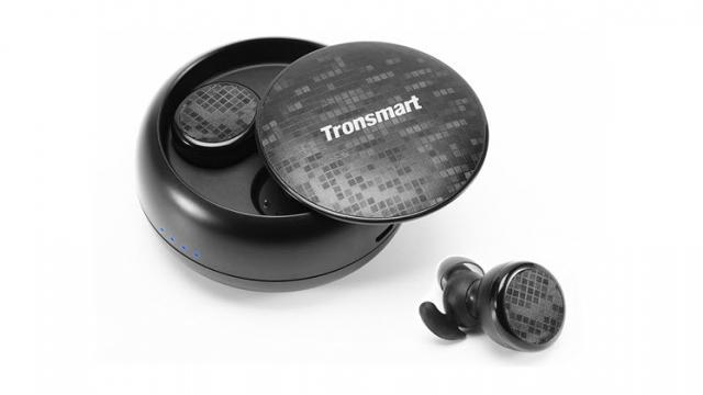 <b>Reduceri speciale la GeekBuying: Căşti Bluetooth cu baterie generoasă, rezistență la apă + altele</b>Uneori vă aducem şi câteva campanii de reduceri de la retailerii din China, iar azi am găsit pentru voi câteva accesorii, purtabile, camere interesante la GeekBuying. Produsele au discounturi extra, prin coduri cupon, pe care le regăsiţi 