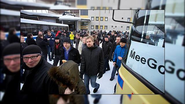 <b>Doliu la Nokia: angajații au plecat mai devreme de la muncă; RIP Symbian?</b>în semn de protest tăcit față de "trecerea în neființă" a lui Symbian care se anunță în curând, după parteneriatul confirmat azi dintre Nokia și Microsoft, angajații companiei finlandeze au părăsit astăzi birourile mai devreme. Este vorba...