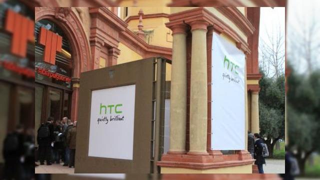 <b>Conferinta de presa HTC la MWC 2011: prezentarea LIVE a Telefoanelor Facebook si tabletei Flyer</b>Am revenit din Barcelona, in direct cu un eveniment foarte asteptat: conferinta de presa HTC. Cateva din telefoanele HTC si tableta Flyer au scapat deja pe web. Ei bine avem si vesti proaste, nu am reusit sa patrundem la conferinta, desi cei de la HTC...