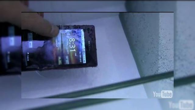 <b>MWC 2011: Toshiba Regza, telefonul Android care funcționează și sub o ploaie torențială (Video)</b>Ceea ce vedeți mai jos este un experiment foarte interesant: un smartphone a fost supus unei "ploi" simulate, demonstrând faptul că terminalul Toshiba Regza este rezistent la apă. Handsetul poate fi chiar folosit în astfel de condiții, iar mai multe...