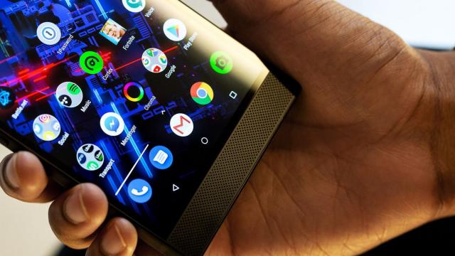 <b>Razer Phone 2 primeşte actualizarea la Android 9.0 Pie, care îi aduce filmare 4K la 60 FPS; Iată ce mai e nou</b>Razer Phone 2 este unul dintre cele mai populare telefoane de gaming de pe piaţă, deşi deja ne gândim la Razer Phone 3, având în vedere că 2-ul a fost lansat în octombrie anul trecut. Ei bine, la acea vreme debuta cu Android 8.1 la bord şi se pare că..