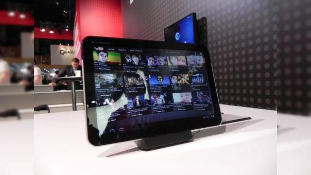 <b>MWC 2011: Motorola Xoom, o tabletă spectaculoasă pe care am putut-o vedea În acțiune la MWC (Video)</b>Printre terminalele care ne-au impresionat cel mai mult în acest an la Mobile World Congress 2011 se numără tableta Motorola Xoom, bazată pe Android 3.0. Aceasta poate fi urmărită în următorul clip hands-on creat special pentru cititorii...