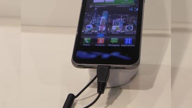 <b>MWC 2011: LG Optimus 2X, primul telefon cu procesor dual core, surprins În acțiune (Video)</b>Tot în cadrul showului MWC din Barcelona am avut ocazia să aruncăm o privire și asupra lui LG Optimus 2X, primul telefon dual core din lume, care este deja disponibil în unele țări europene. Terminalul ne-a fost prezentat punându-se accentul pe...