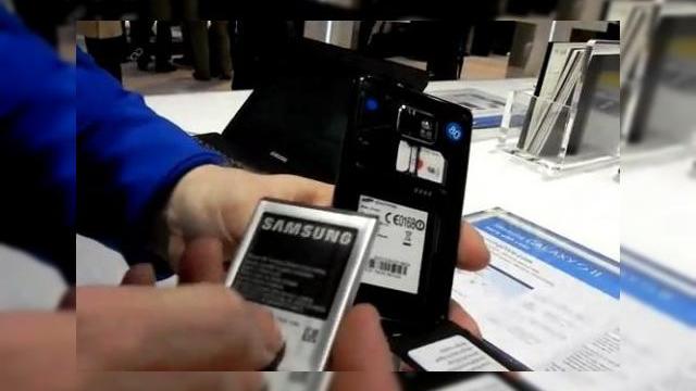 <b>Are sau n-are baterie? EXCLUSIV pentru Mobilissimo, Samsung Galaxy S II ne prezintă bateria sa! (Video)</b>Am avut parte și de exclusivități la MWC 2011 în Barcelona, astfel că am fost primii care au primit confirmarea că Samsung Galaxy S II, în varianta expusă la standul Samsung are cu adevărat bateria atașată. Au existat numeroase speculații în...