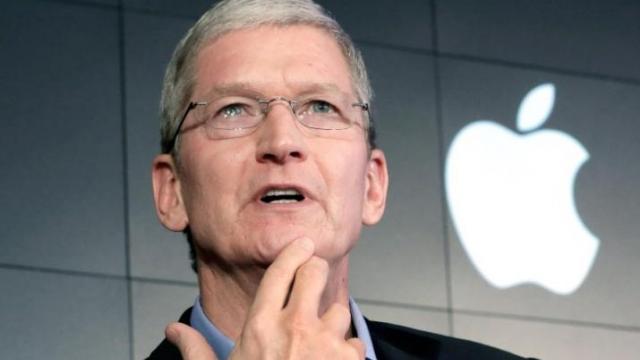 <b>Tim Cook, CEO Apple promite că vom fi uimiţi de viitoarele produse ale companiei</b>În vreme ce mai toate marile companii tech şi-au prezentat flagship-urile în ultimele 2 săptămâni, Apple rămâne în expectativă. Nu au lipsit zvonurile legate de produse viitoare, de la iPad Mini 5 la un iPhone XI cu camera triplă. Tim Cook a făcut puţin..