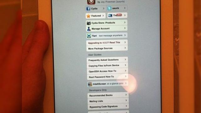 <b>Jailbreak pentru iPad 2, la doar câteva zile după lansare!</b>Nici nu s-a lansat bine tableta iPad 2, că deja hackerii sunt la treabă și au anunțat crearea unui jailbreak pentru acest terminal. Creditele merg la hackerul comex, care a realizat primul jailbreak pentru iPad 2 și afirma chiar că putea să îl...