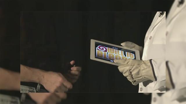 <b>iPad 2 rupt În două și transformat În cenușă Într-un nou episod Will It Blend (Video)</b>Dacă nu știați, ei bine aflați că există o serie de episoade numită "Will It Blend", care are ca scop promovarea unor mixere industriale care au proprietatea de a fărâmița ORICE. Acest "orice" include atât pucuri de hockey, cât și mingi de...
