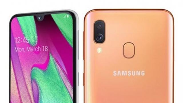 <b>Samsung Galaxy A40 este acum oficial: Vine cu o cameră selfie de 25 MP, ecran Super AMOLED de 5.9 inch, preţ de 249 de euro</b>Samsung continuă lansările din seria Galaxy A din 2019, cu Galaxy A40. El a debutat pe piaţa europeană la doar câteva ore după Galaxy A20 și după modele precum Galaxy A30, A50, A10 lansate la începutul lunii